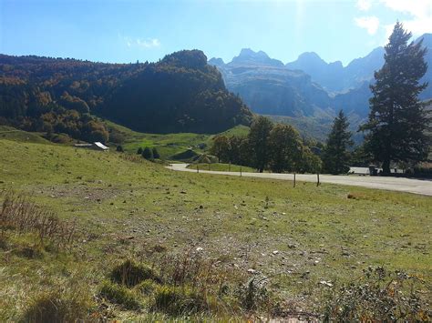 Randonn E A Pied Urdos Sentier Du Plateau De La Gentiane Pnp Sitytrail