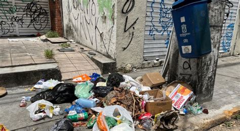 Lixo Espalhado E Sem Recolhimento Na Rua Do Pr Ncipe