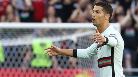 5 Hits Bola Saat Aksi Ronaldo Bikin Coca Cola Rugi Rp 57 Triliun