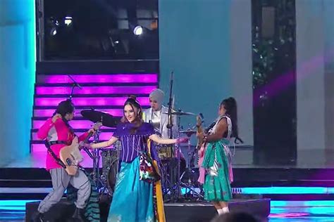 Penampilan Colorful Sashadania Superenergik Di Gala Dinner Ktt Asean