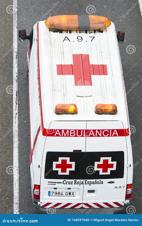 Una Ambulancia Perteneciente A La Cruz Roja Foto De Archivo Editorial