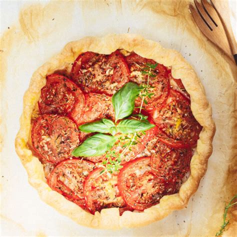 French Rustic Tomato Tart With Puff Pastry Summer In A Bite Seven Roses