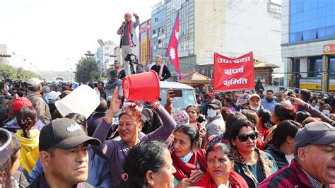 मेलम्चीकाे पानी छिटो काठमाण्डाै ल्याउन माग गर्दै प्रदर्शन तस्बिरहरू