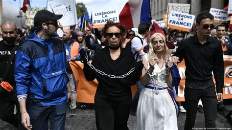 Wieder Massenprotest Gegen Corona Regeln Dw