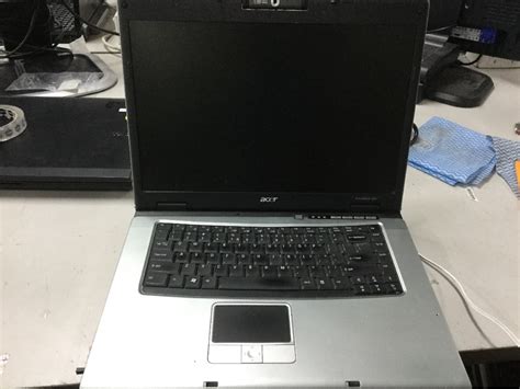 Laptop Acer Travelmate 4230 2gb Ram No Hdd Torn Win Vista Sticker