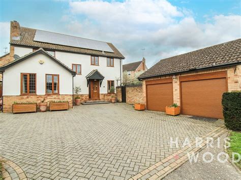 4 Bed Detached House For Sale In Fernlea Colchester Essex Co4 £