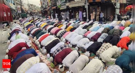 Muslims Offered Eid Ul Fitr Prayers Carrying Palestinian Flag In