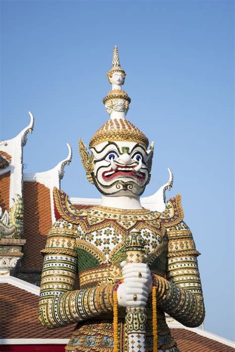 Gigante Demonio Guardian En La Puerta Oriental Del Templo De Dawn