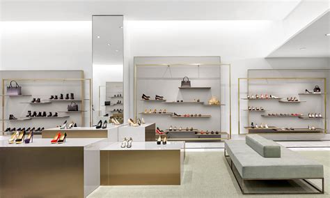 Pin By Hala Abd On Retail Showroom Interior Design Shop Interior