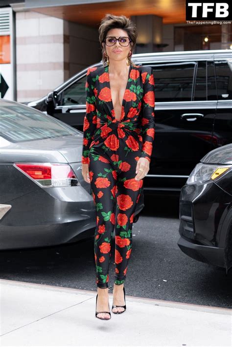 Lisa Rinna Rocks A Head To Toe Ysl Look Arriving To Watch What Happens