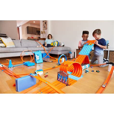 Конструктор трасс Сундучок для гонок Hot Wheels купить в официальном интернет магазине Hot wheels su