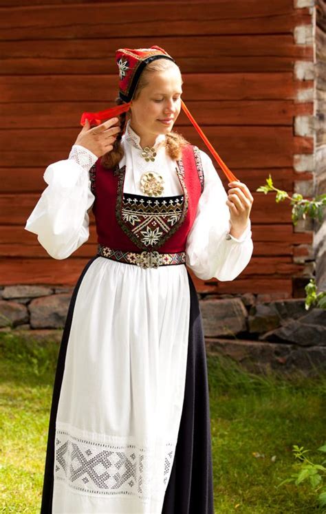 Great site for Swedish & Norwegian folk costumes | Norwegian dress ...