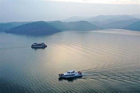 english leran 英语学习 Aerial view of Danjiangkou reservoir in Central