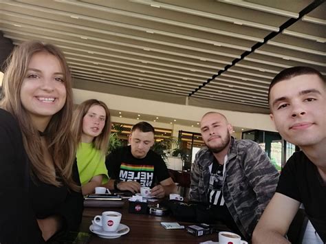 U sred Albanija bosanska pumpa | Crazy life, Daily dose, Life