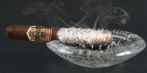 How to Get a Long Cigar Ash | Holt's Cigar Company