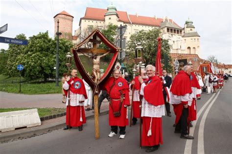 Kraków procesja ku czci św Stanisława głównego patrona Polski