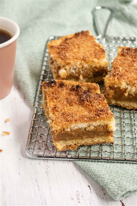 Tarta De Coco Y Dulce De Leche Tradicional En Casa