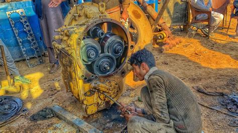 Amazing Restoration Of The Caterpillar 140g Motor Grader Transmission