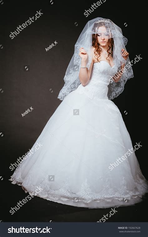 Beautiful Brunette Woman Sexy Lips Hairstyle Stock Photo 192667628 Shutterstock