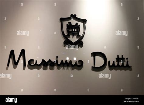 das Logo der Marke "Massimo Dutti", Berlin Stock Photo - Alamy
