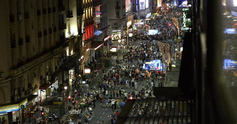 La Noche De Las Librerías Cuando La Calle Corrientes Se Transforma En