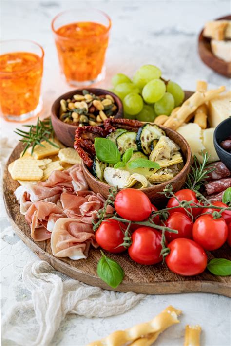Die perfekte Antipasti Platte in 15 Minuten selber machen
