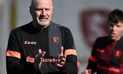 Vuelve A Cambiar De Entrenador El Salernitana De Guillermo Ochoa