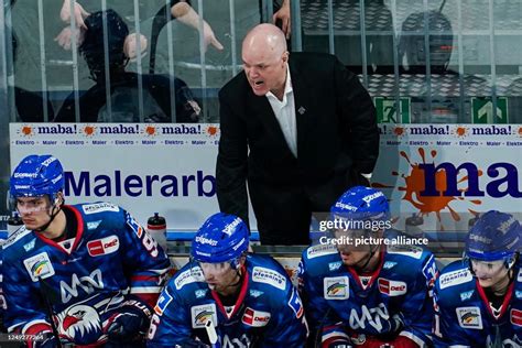 24 March 2023, Baden-Württemberg, Mannheim: Ice hockey: DEL, Adler ...