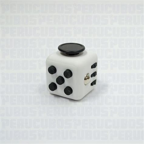 Cubo Relajante Antiestres Fondo Blanco Con Botones Negro Fidget Cube