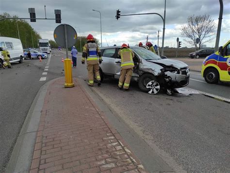 Uwaga kierowcy Utrudnienia na dk2 po zderzeniu trzech samochodów