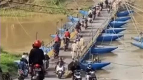 Viral Jembatan Perahu Haji Endang Di Karawang Omzetnya Puluhan Juta