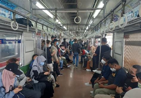 Penumpang KRL Bekasi-Kampung Bandan Ramai, Banyak yang Transit Manggarai