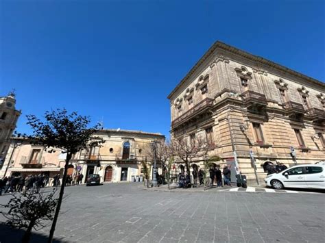 A Monterosso Collettiva I Colori Degli Artisti Per La Pace Nel Mondo