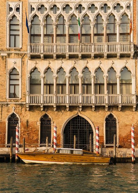 Baustil Venezianische Fassade In Venezianischer Optik Stockfoto Bild