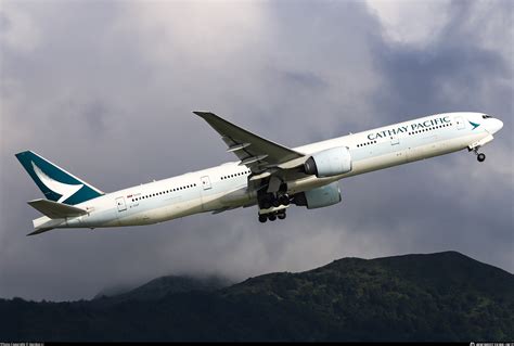 B Kqf Cathay Pacific Boeing Er Photo By Gordon Li Id