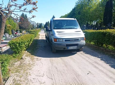 Śmierć na cmentarzu 83 latek zmarł po potrąceniu przez auto