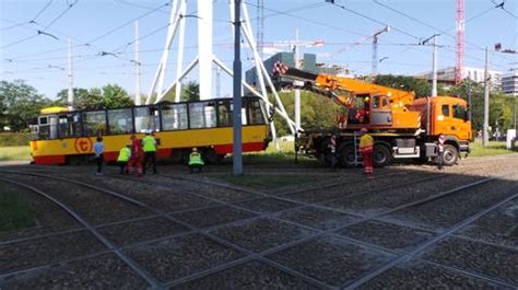 Warszawa Tramwaj Wykolei Si Na Rondzie Rados Awa Tvn Warszawa