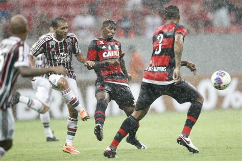 Flamengo Vence O Fluminense Em Clássico Tenso No Mané Garrincha