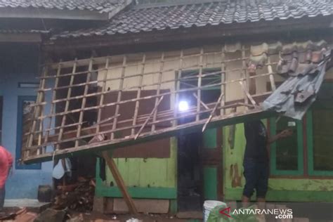 Hujan Deras Akibatkan Dua Kecamatan Di Kabupaten Sukabumi Dilanda