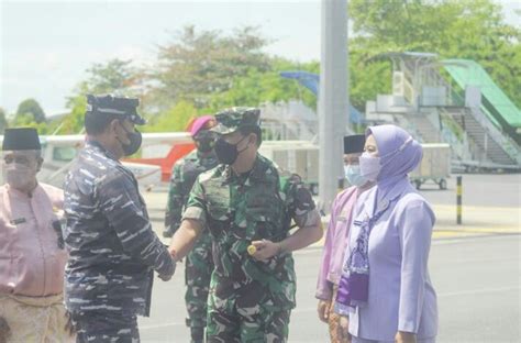 Pangkogabwilhan I Sambut Kedatangan Kasal Di Bandara RHF Tanjungpinang