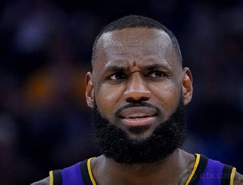 James ranks first in history with 20+ games, tied with Malone 1134