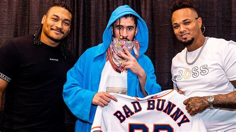 Bad Bunny Firma Por Los Astros De Grandes Ligas Adn América