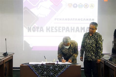 Rektor Unika Soegijapranata Tanda Tangani Nota Kesepahaman Dengan Empat