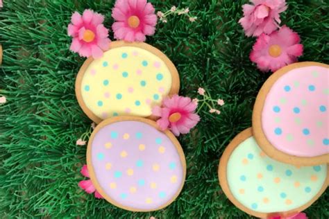 Easter egg cookies with royal icing - FunCakes