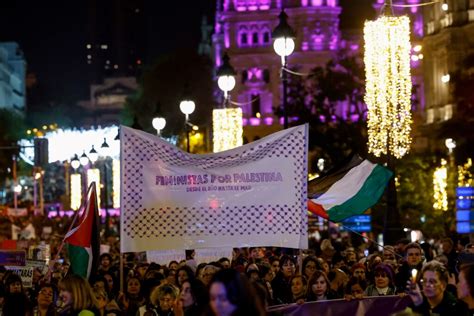 Manifestaciones En Todo El Mundo Contra La Violencia Hacia Las Mujeres