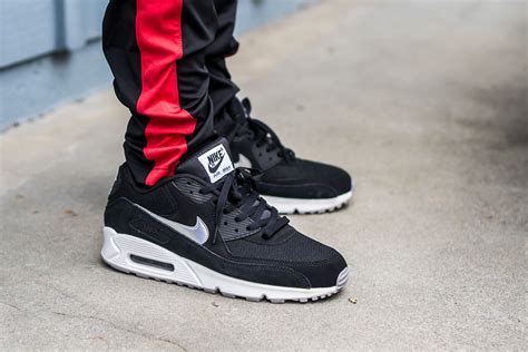 Air Max 90 Essential Black And Silver Review