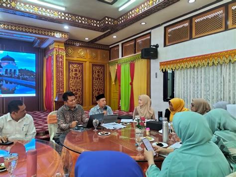 Direktur Dan Ketua Jurusan Gizi Poltekkes Kemenkes Aceh Hadiri Rapat