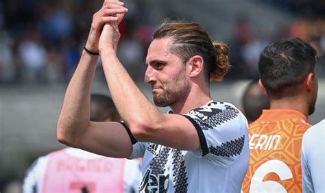 La Juventus Turin Se R Signe Au D Part Dadrien Rabiot