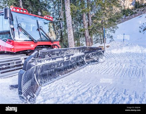 Snow Cat Groomer Hi Res Stock Photography And Images Alamy