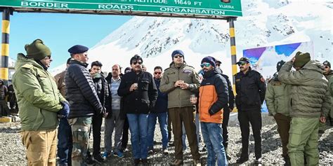 Cec Feroz Khan Dc Sp Take Stock Of Snow Clearance Works At Zojila